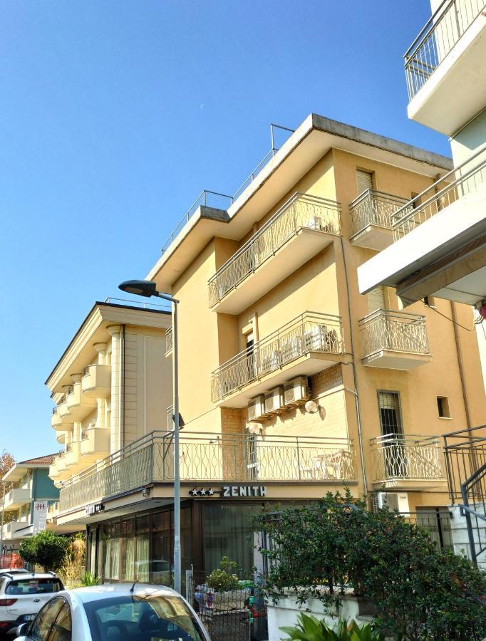 Hotel Zenith Rimini Buitenkant foto