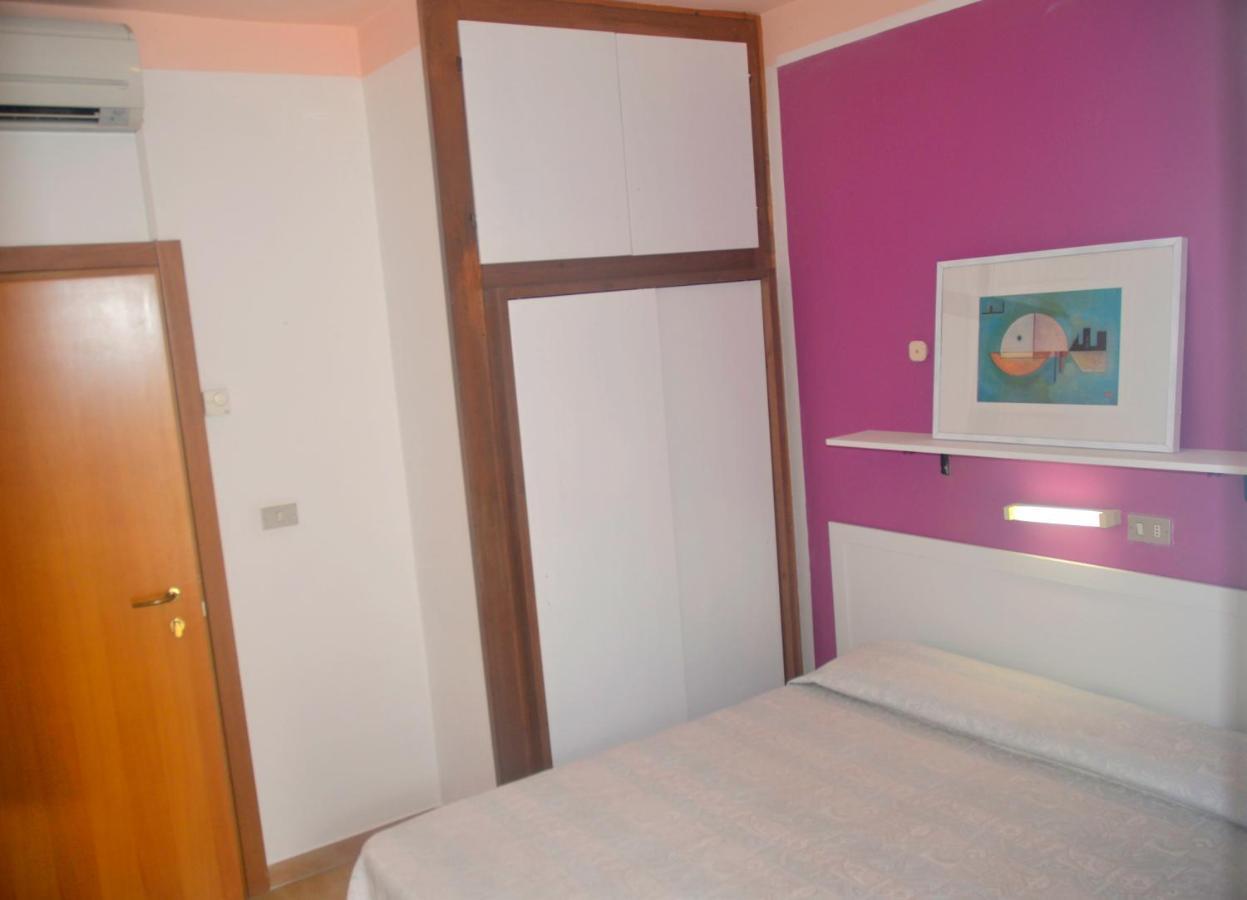 Hotel Zenith Rimini Buitenkant foto