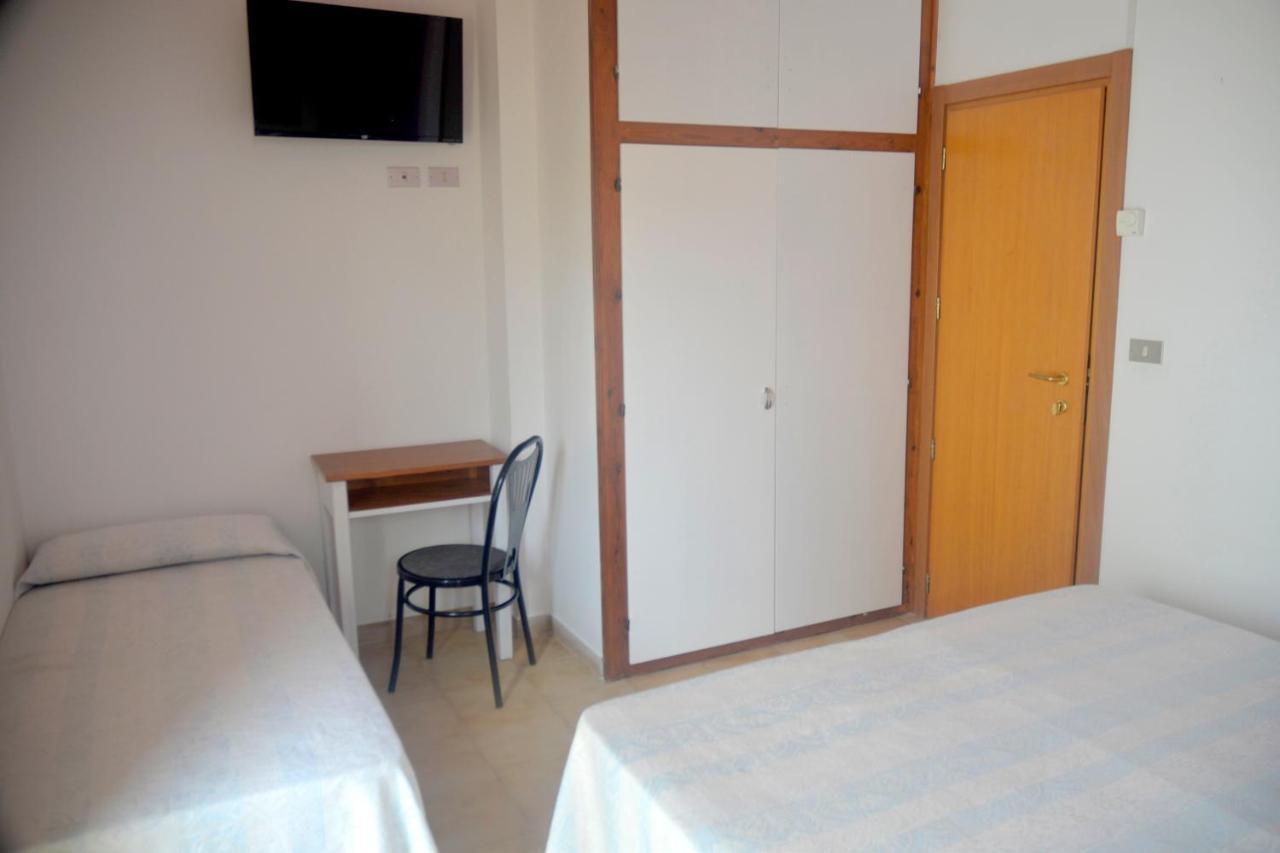 Hotel Zenith Rimini Buitenkant foto
