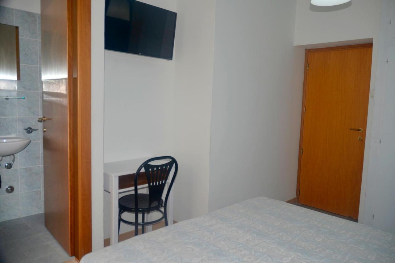 Hotel Zenith Rimini Buitenkant foto