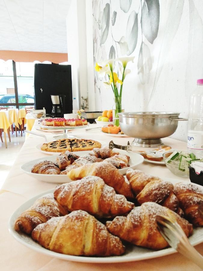 Hotel Zenith Rimini Buitenkant foto