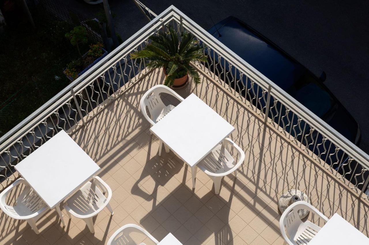 Hotel Zenith Rimini Buitenkant foto