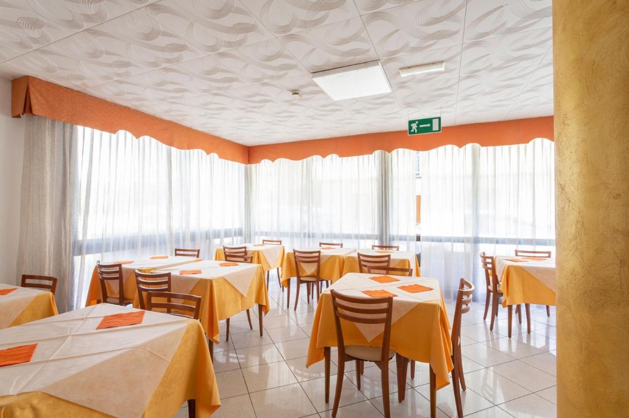Hotel Zenith Rimini Buitenkant foto