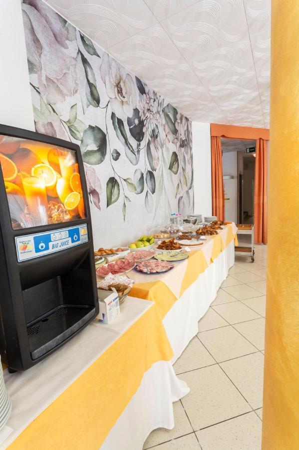 Hotel Zenith Rimini Buitenkant foto