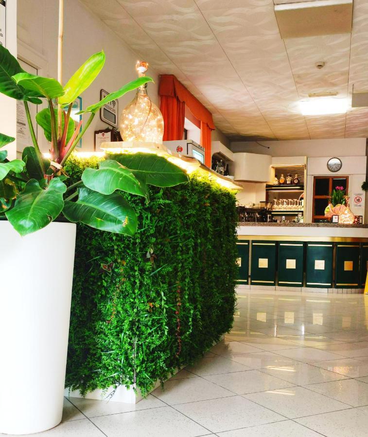 Hotel Zenith Rimini Buitenkant foto