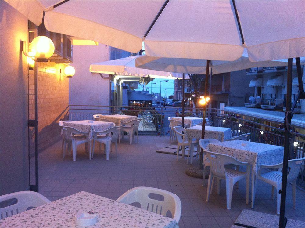 Hotel Zenith Rimini Buitenkant foto