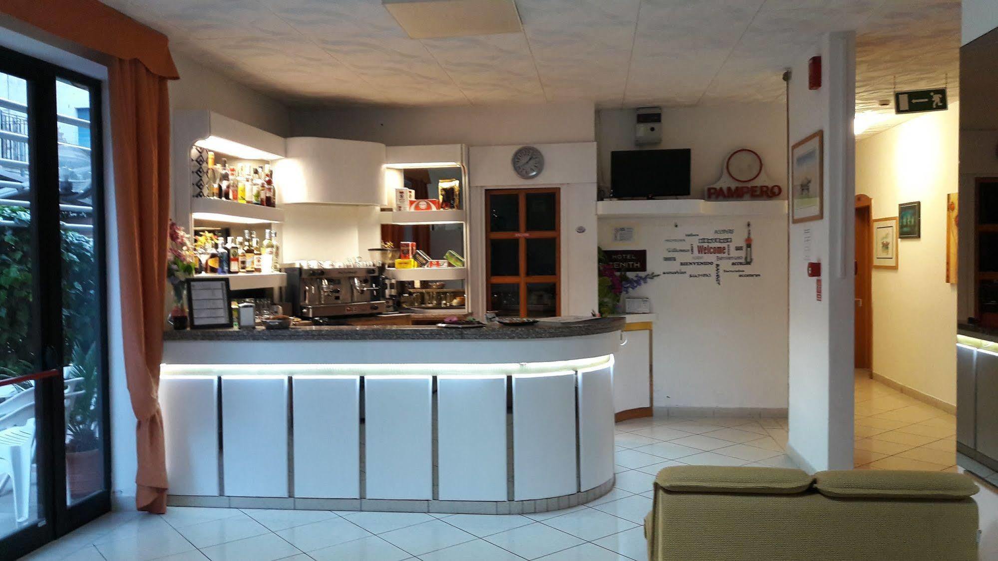 Hotel Zenith Rimini Buitenkant foto
